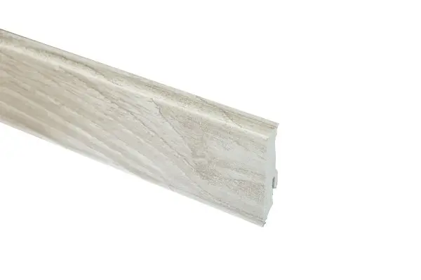 Плинтус из композита Neuhofer Holz K0210L 714453 (59х17х2400)